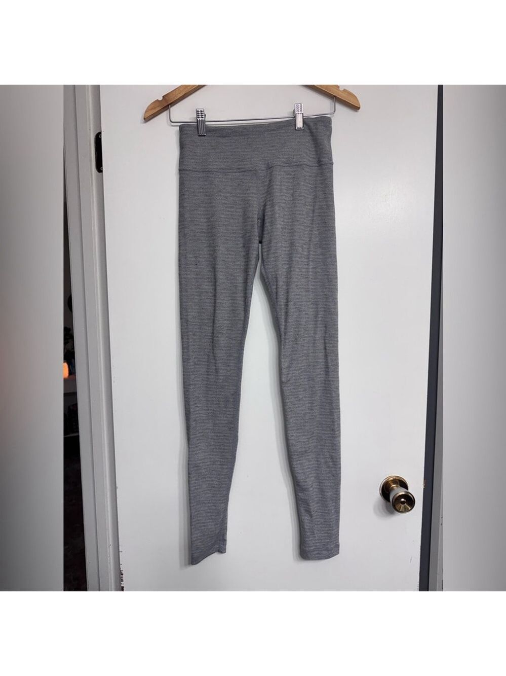 Lululemon Gray Seamless Leggings Size 4 - Picture 3 of 9